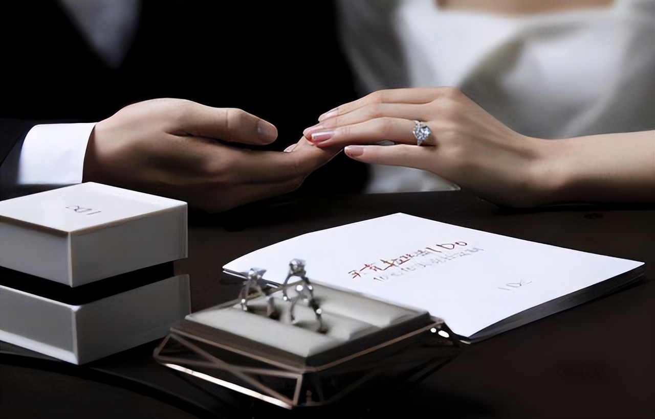 仿真钻戒怎么选购好看图片,520选购钻戒有哪些技巧