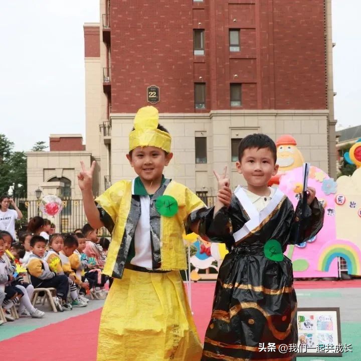 六一幼儿园全班环保t台时装秀,六一儿童节自制环保衣服详细教程