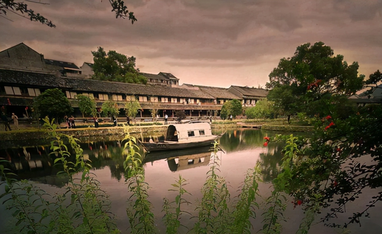 万里船开垂柳岸，一声龙笛落梅花｜学唐人写七律5首，有无韵味？