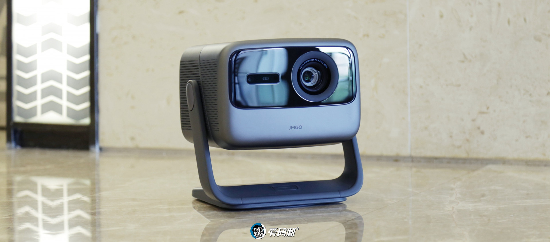 8999元的国产之巅，坚果N1Ultra三色激光云台投影体验