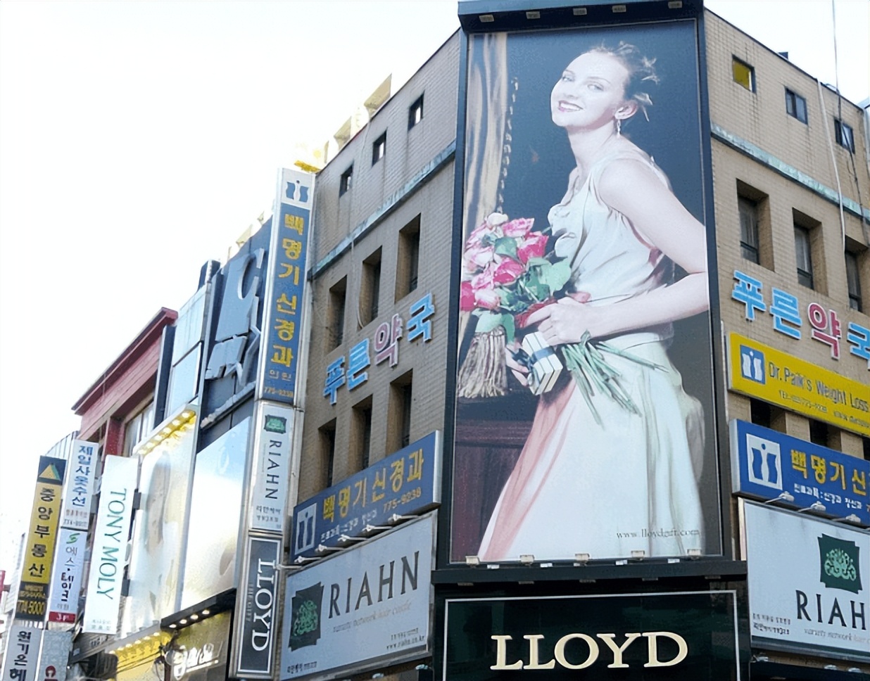 英国回国700镑,英国9月回国机票价格