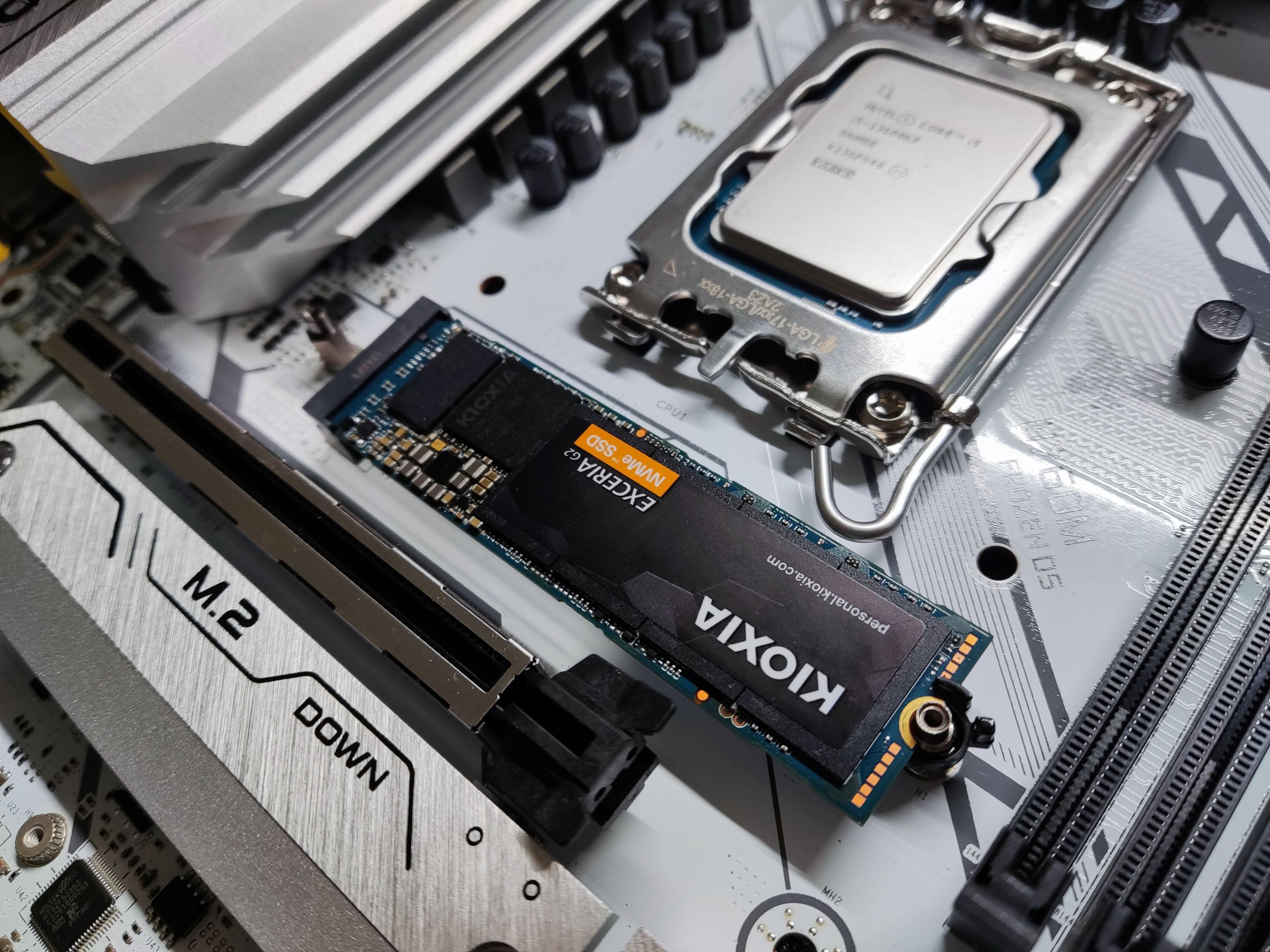 新年新气象：冬日漫漫，我给自己装了台纯白色的新电脑