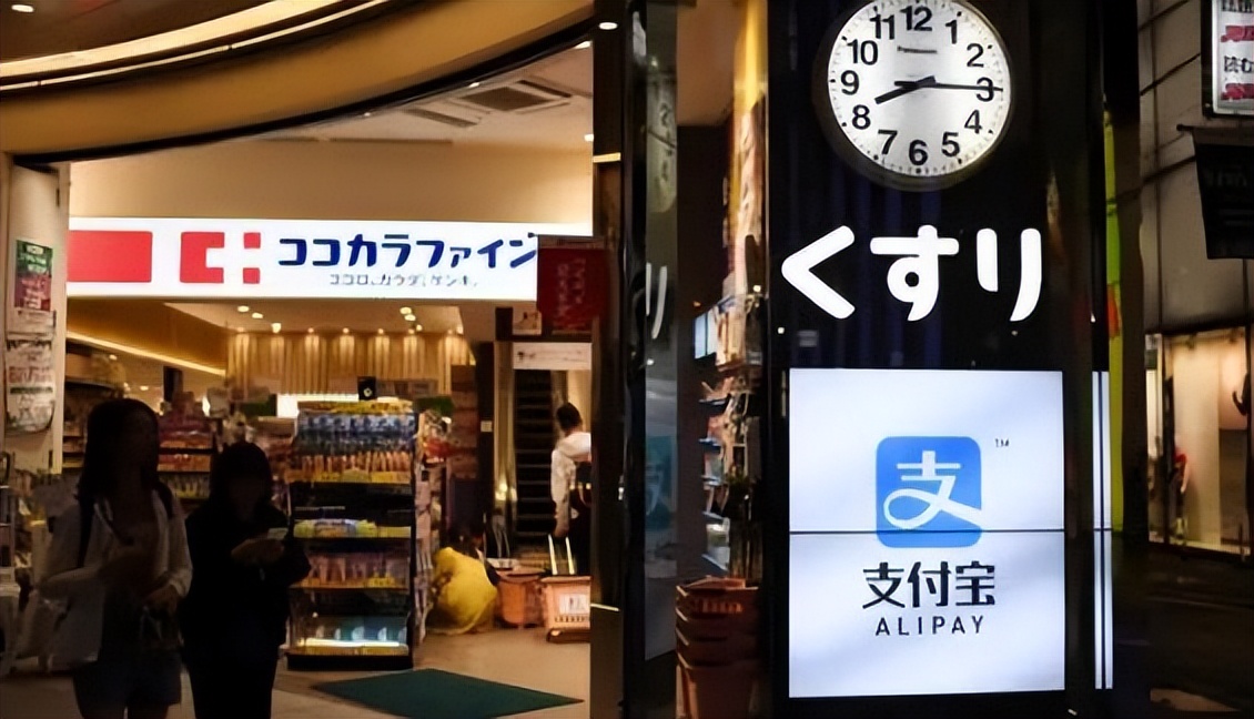 外国人来中国狂买东西,中国游客在日本买奢侈品