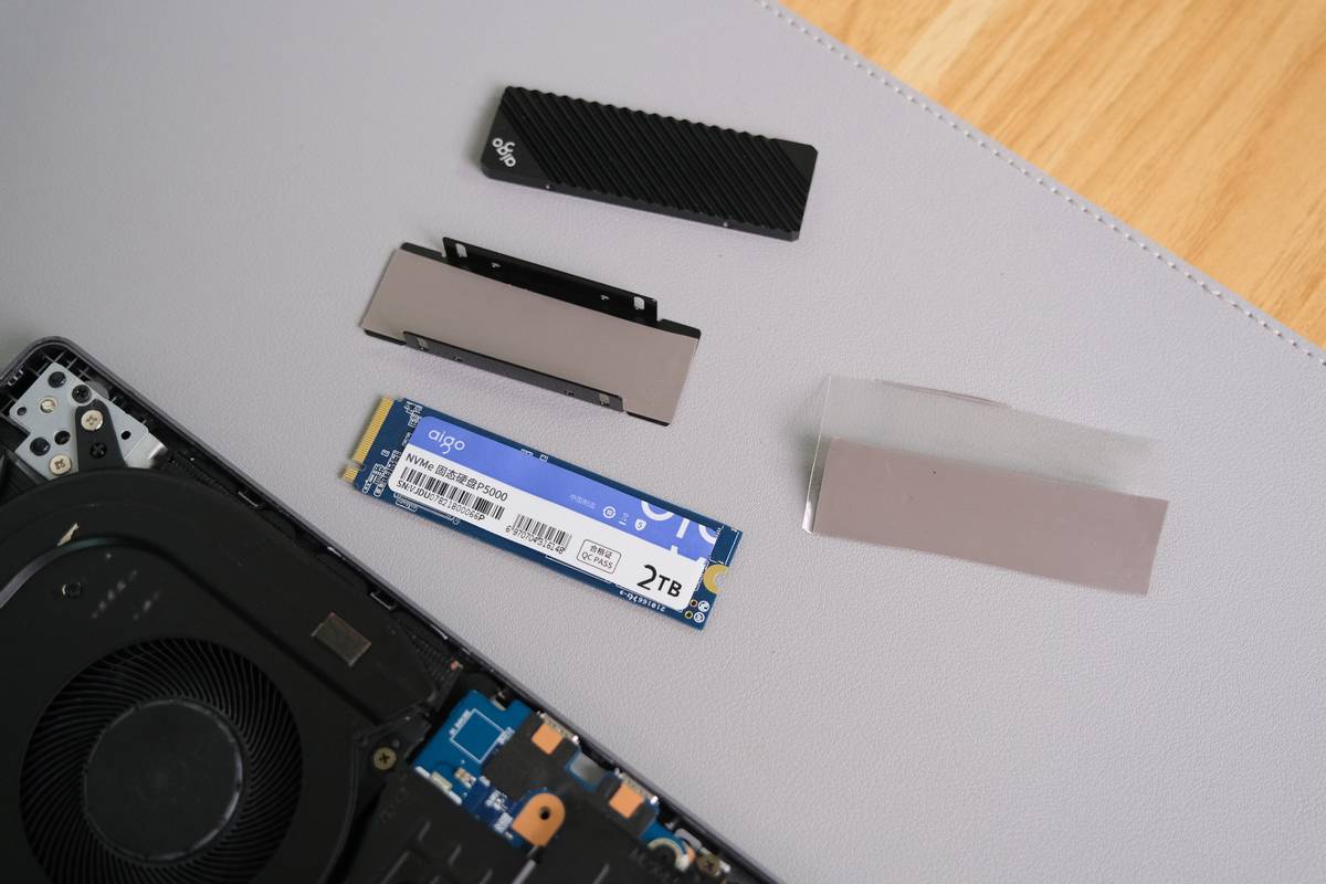 固态硬盘拆解前后对比,固态硬盘拆机评测