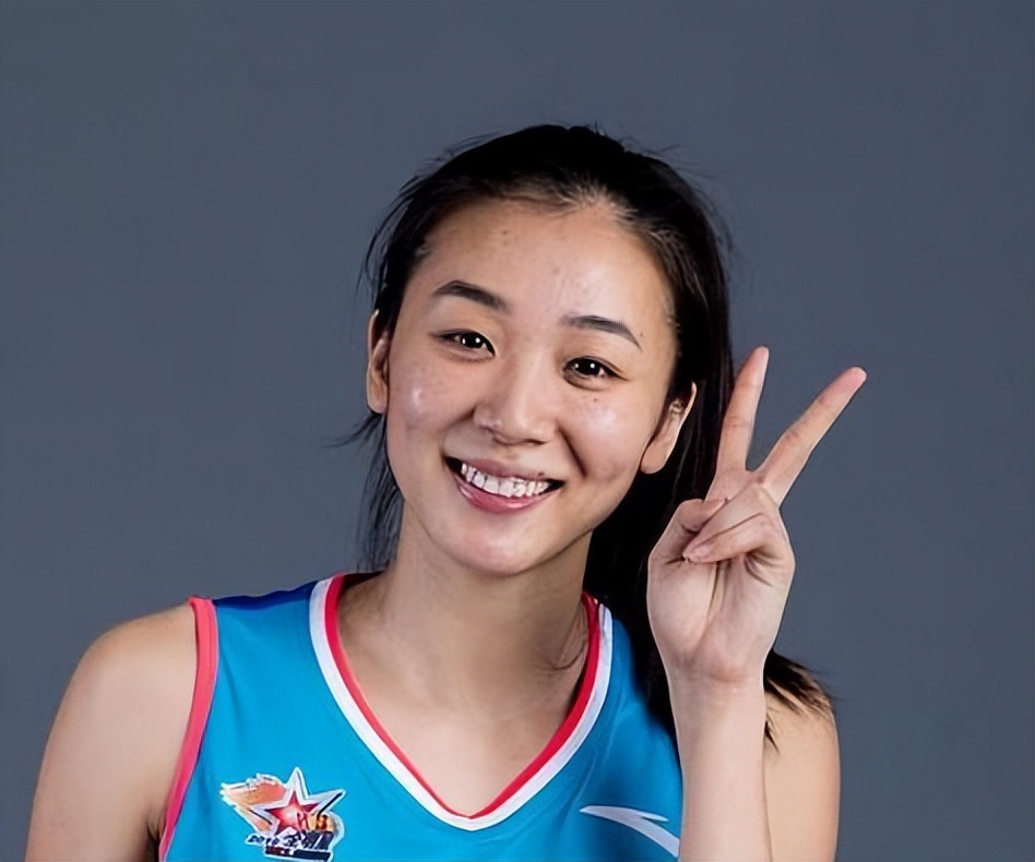 中国女篮王思雨照片好看一点的,徐杰和张茹王思雨身高啥关系