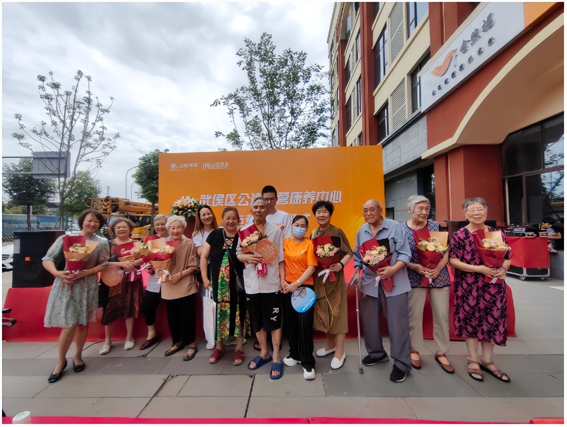 康养中心运营设床位,政府建设医养康养养老院