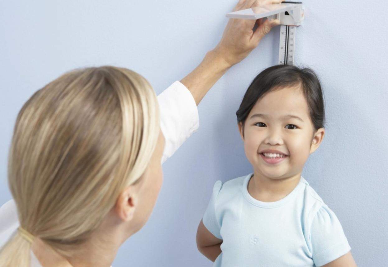 孩子吃的太饱不容易长高,儿童吃饭吃多饱才好