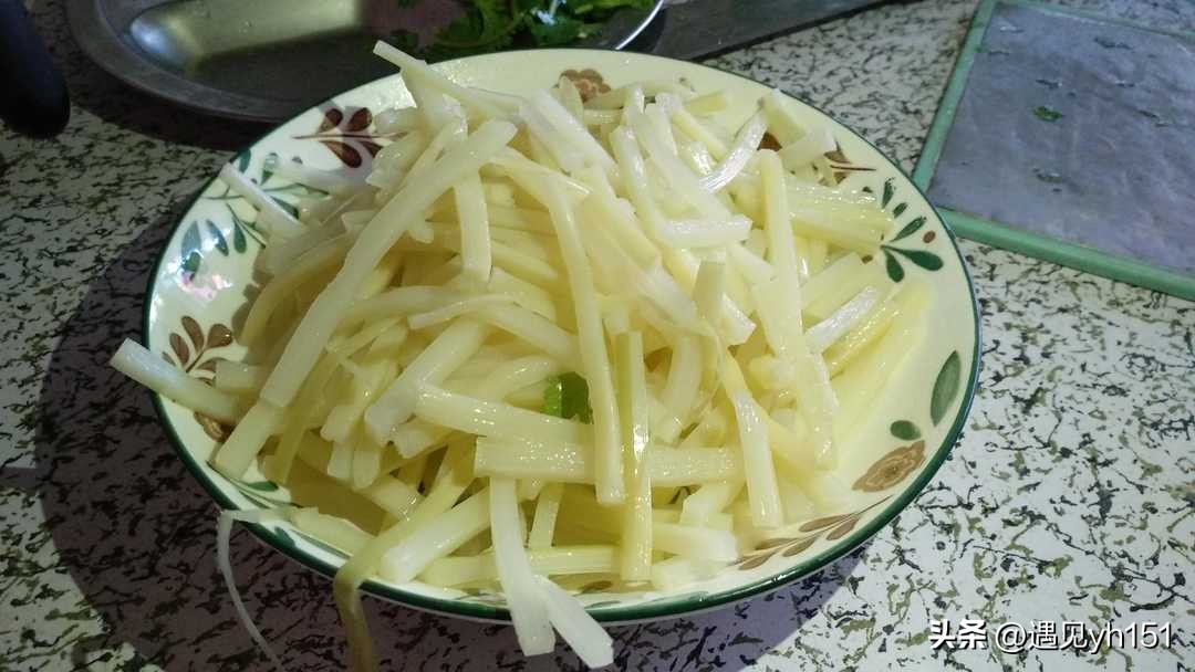 腊肉炒竹笋美味可口,腊肠炒竹笋的家常做法