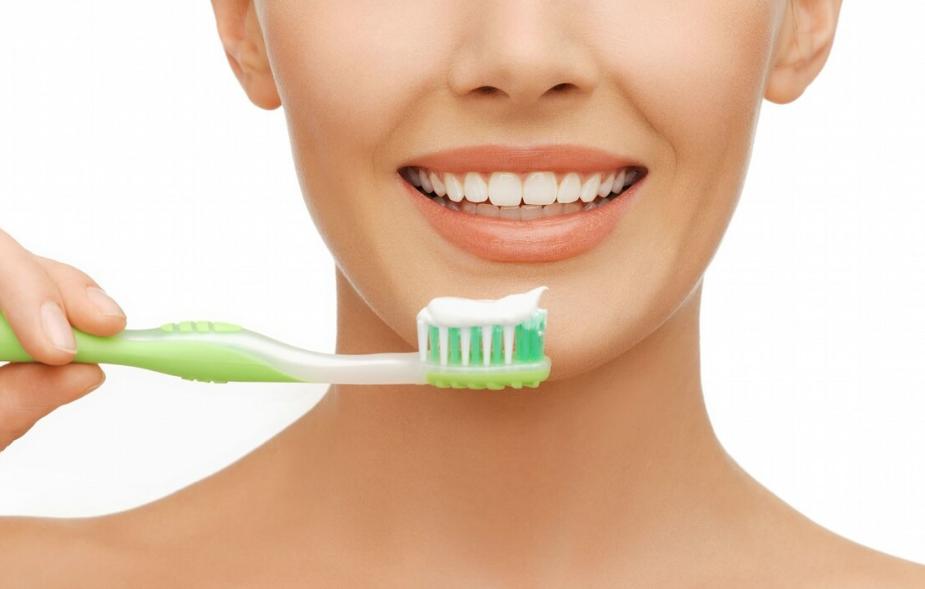 牙缝中抠出黄黄的东西,又软又臭,究竟是什么东西?看完长知识了