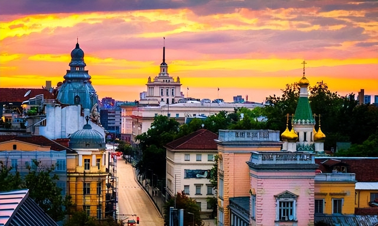 保加利亚盛产玫瑰吗,保加利亚盛产玫瑰精油的条件