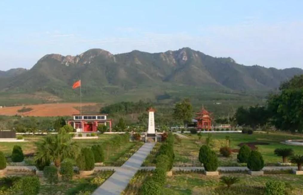 海南发现一山头长得像毛主席,孔令华跪地流泪,李讷也都感叹很像