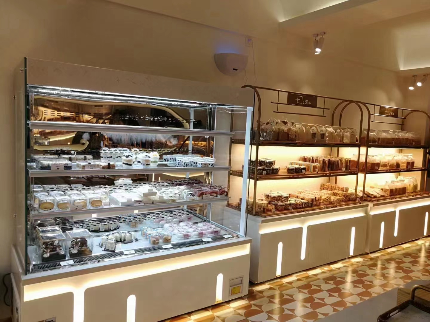 烤漆柜哑光,免漆柜和烤漆柜区别