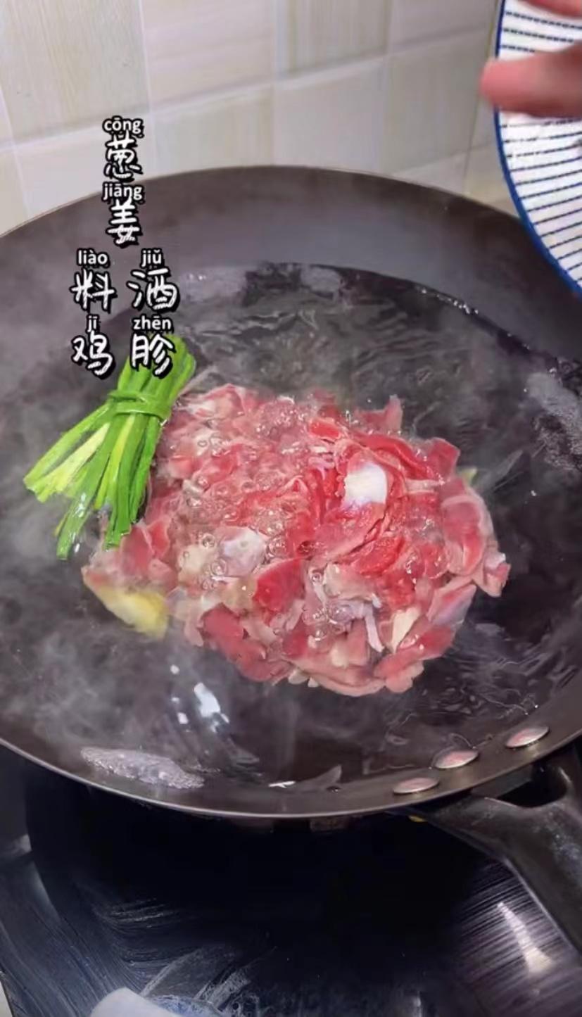 炒不辣的鸡胗的方法,辣椒炒鸡胗肝的做法