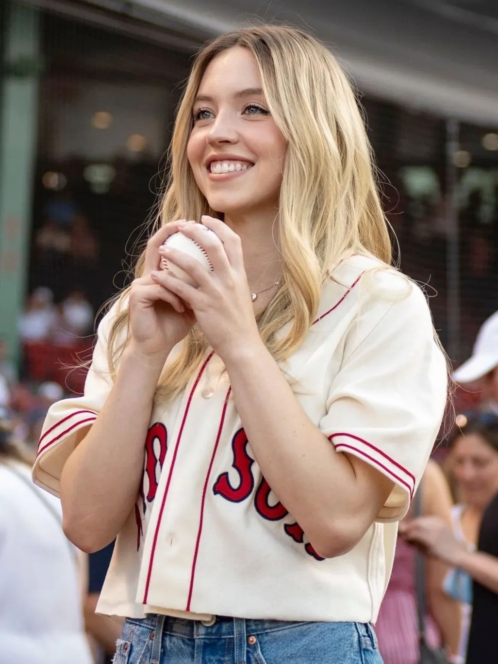 甜心脸蛋+*物尤**身材，但没人说她是花瓶