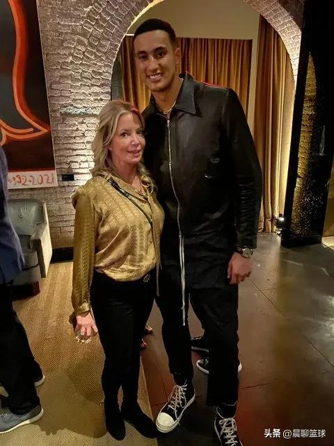 NBA晚报:太阳老板当众露鸟并威胁孕妇，里弗斯点赞色情图片和推文