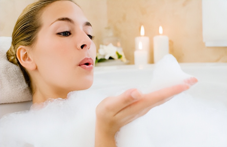 耳朵特别痒又掏不出耳屎怎么办,耳朵里痒一掏就流水是什么原因