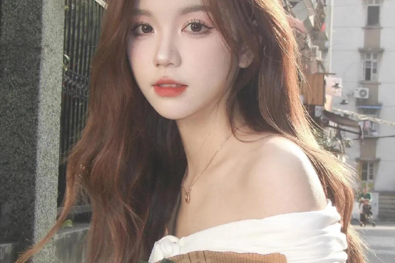 这憨货，见面就让自己给他补*裤内**，当她是什么！