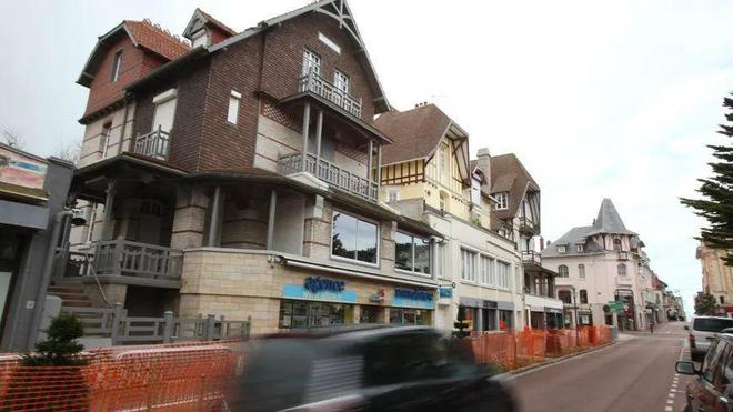 马克龙41岁照片,42岁马克龙和布丽吉特