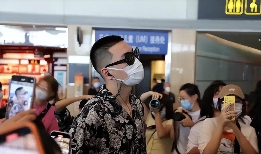 岳云鹏秦霄贤孟鹤堂封箱演出,德云社岳云鹏辟谣后现身