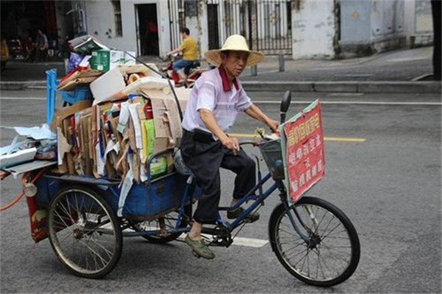 好人有好报捡了三十万,好人有好报环卫工人捡钱