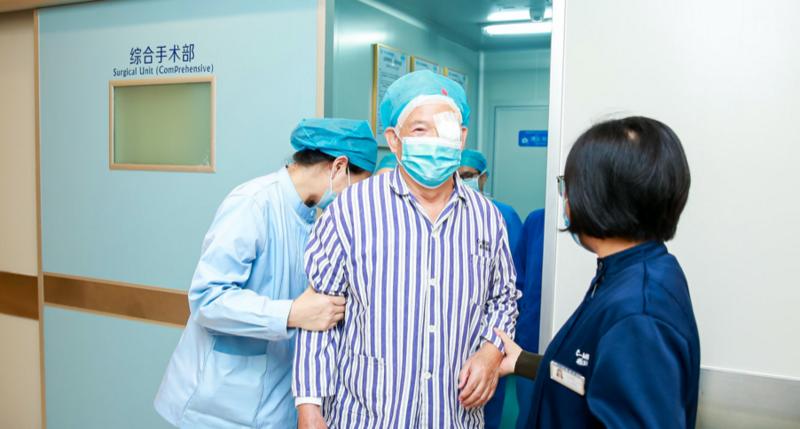 追了3年，77岁的老人终于在珠海用上了眼科先进药物