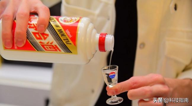 茅台踩曲工照片,茅台踩酒女工视频