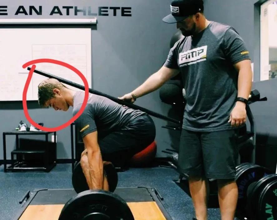 三大项深蹲和硬拉哪个容易上重量,高次数力量训练能否提高运动表现