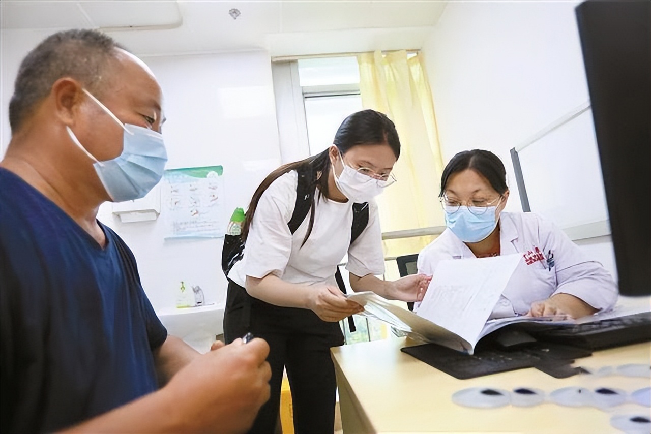 靠当“日租女友”，我月入过万，表面光鲜，其实背后“规则”很深