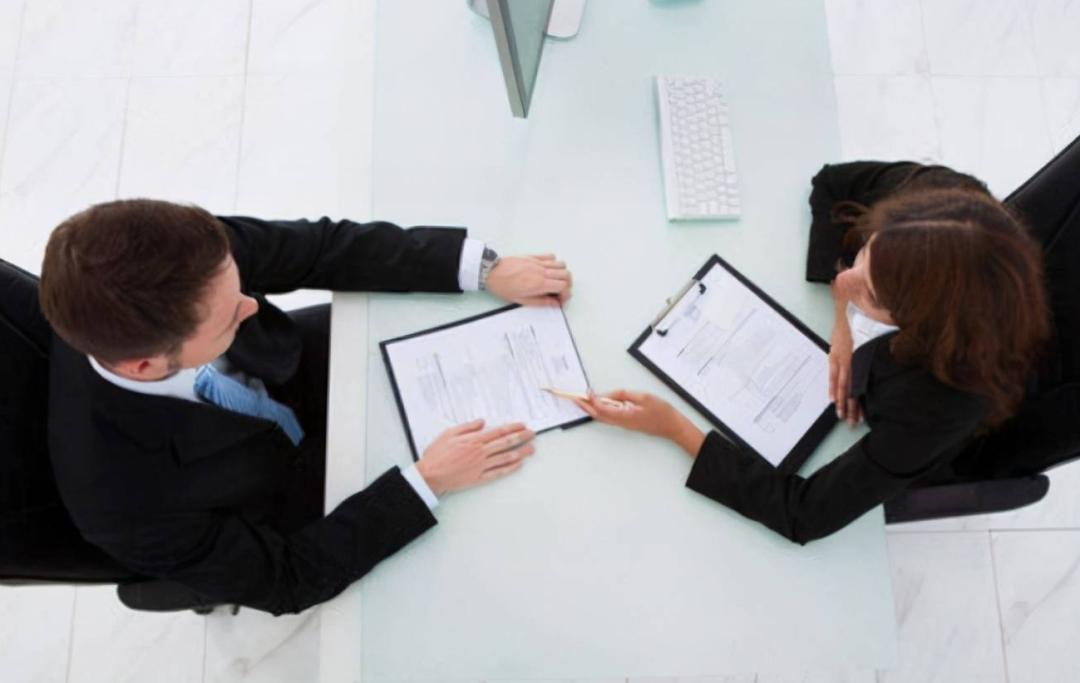 年薪50万招人，李一桐粉丝优先，属于就业歧视？