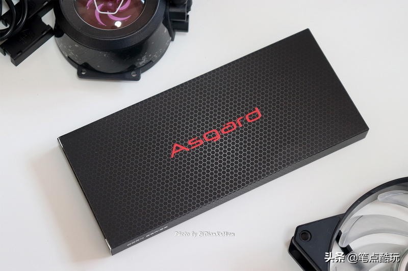 阿斯加特内存条灯条区别,阿斯加特吹雪ddr4内存条