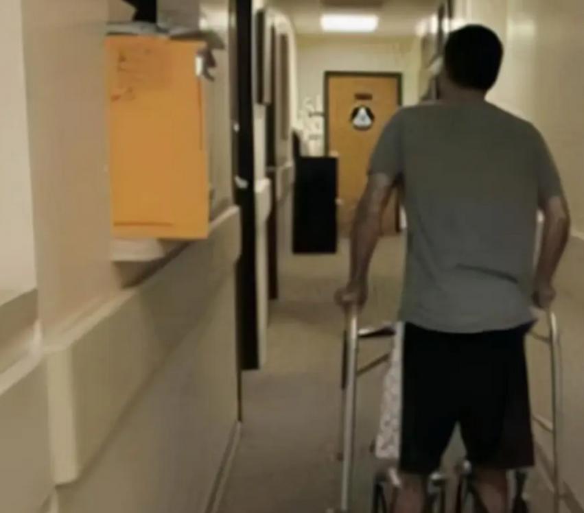 李亚诺中国断骨增高第一人,当年花16万断腿增高