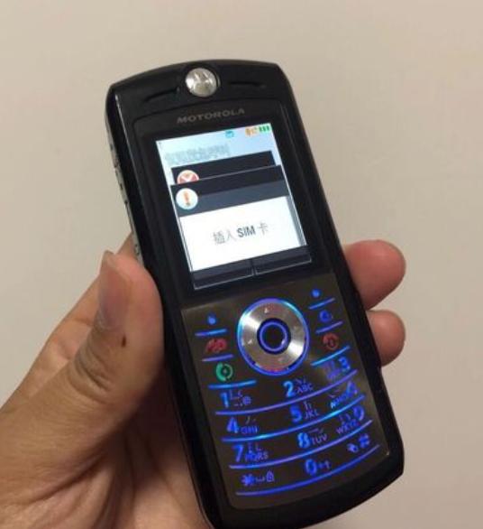 让我们回忆曾经用过的手机,你还记得你曾经用过的手机吗