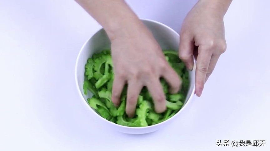 吃了苦瓜喝什么解苦,吃了这么多年的苦瓜