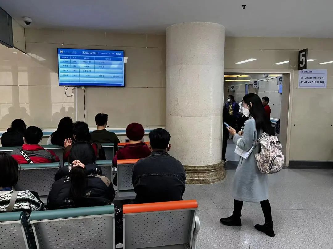 知知观察·身边的新兴职业（一）｜贵阳陪诊师：游走在刚需与质疑中的“临时家人”