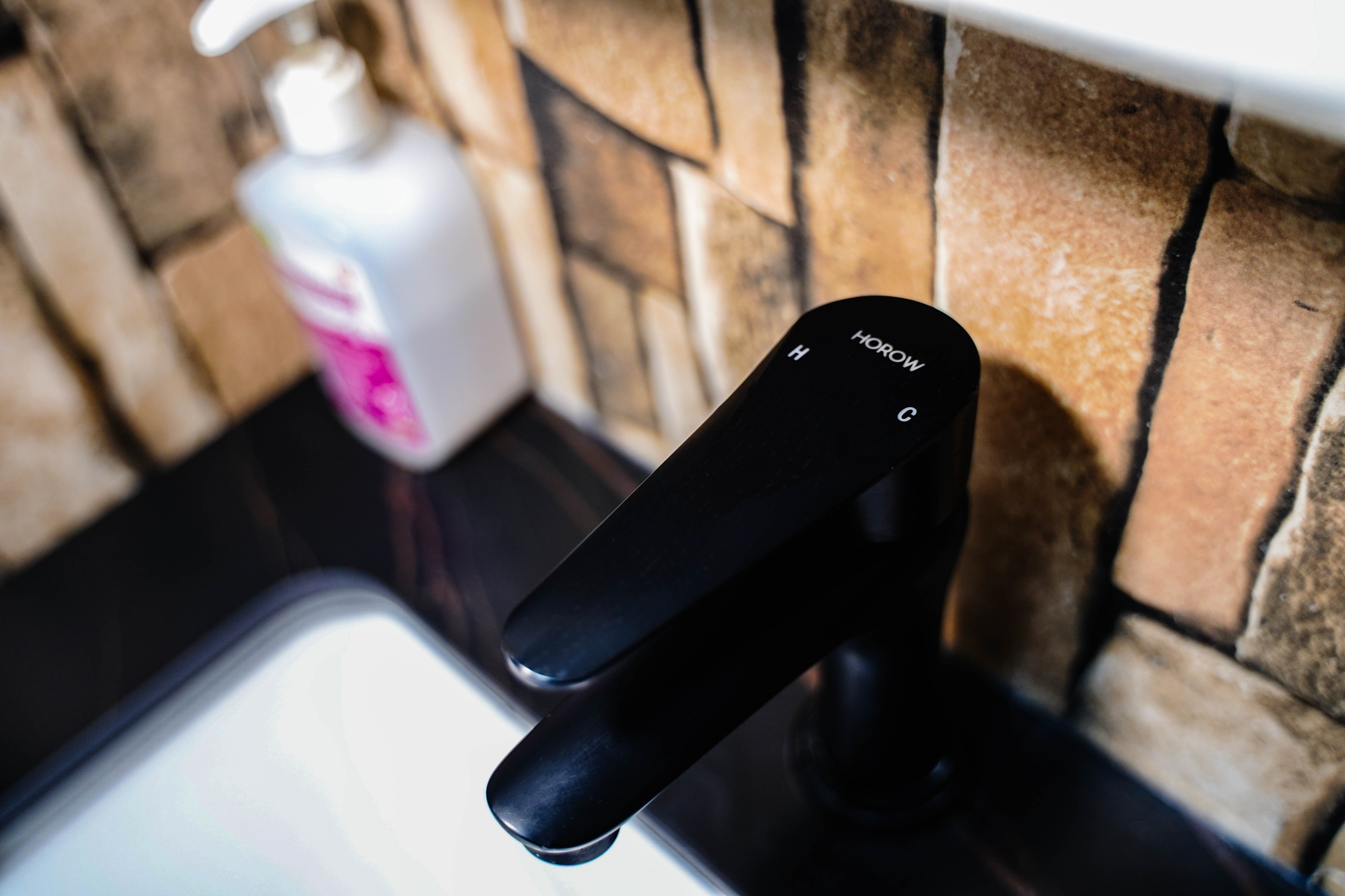 四季沐歌和希箭浴室柜哪个好,希箭智能浴室柜