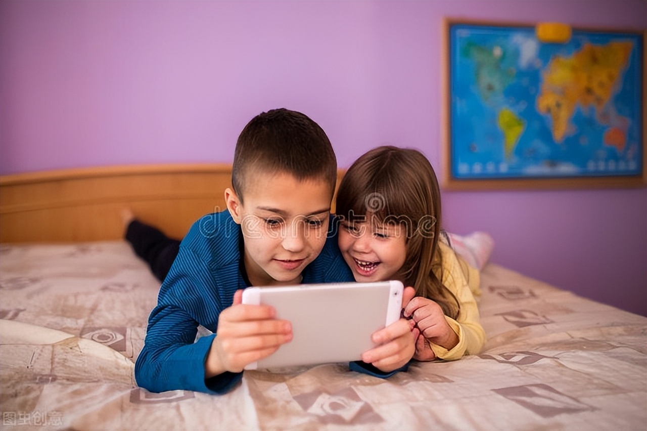 因为一瓶红酒，亲妹妹胀红了脸