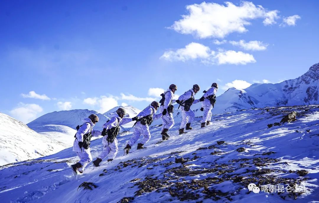 边疆兵记者,有请边防军人走上舞台