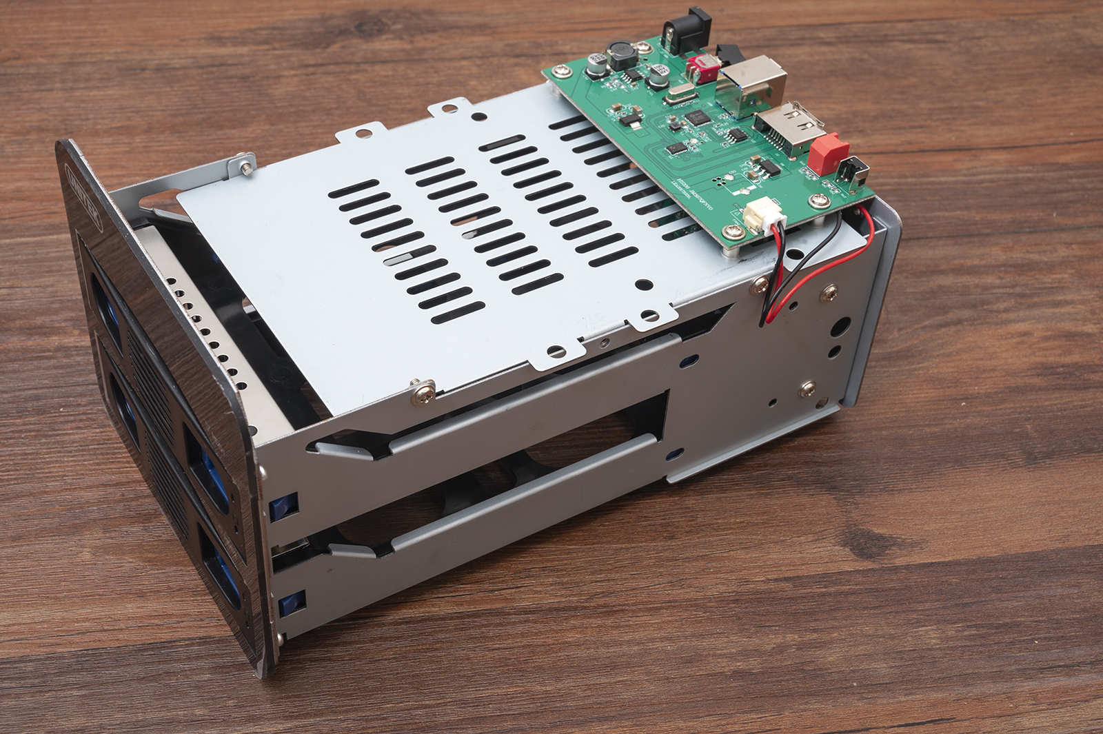 常用数据备份方式磁盘阵列,raid磁盘阵列到底哪个安全