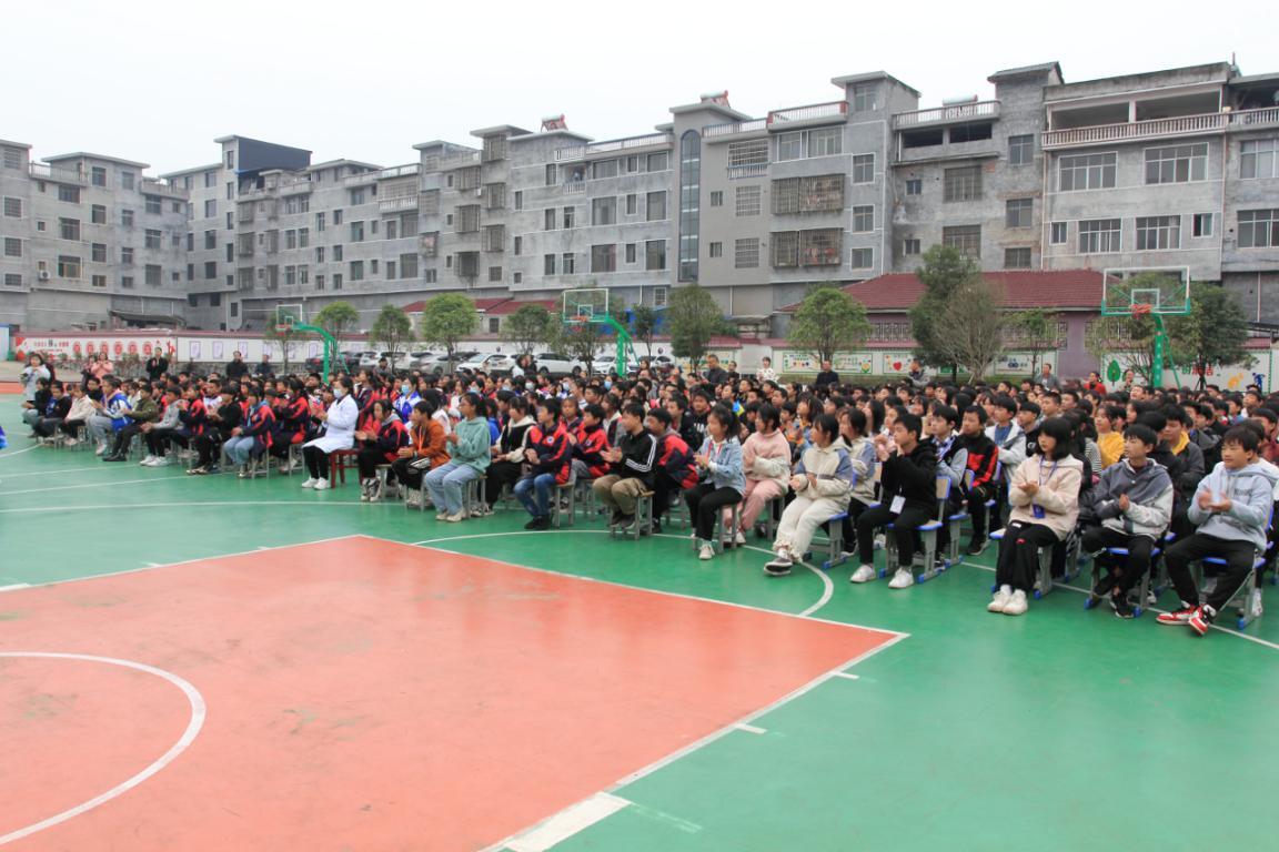 涓庡厜鍚岃鍔╁姏,涓庡厜鍚岃鍏泭娲诲姩