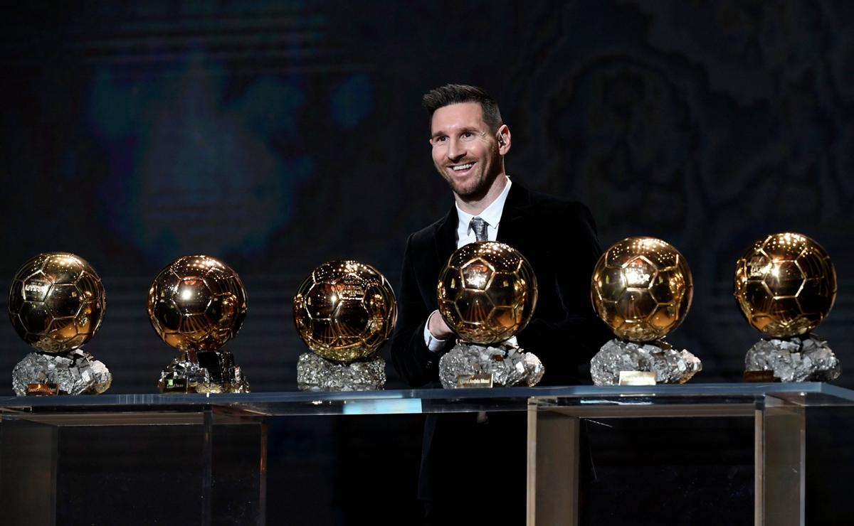 梅西转场视频导入,一代足坛传奇梅西就此落幕