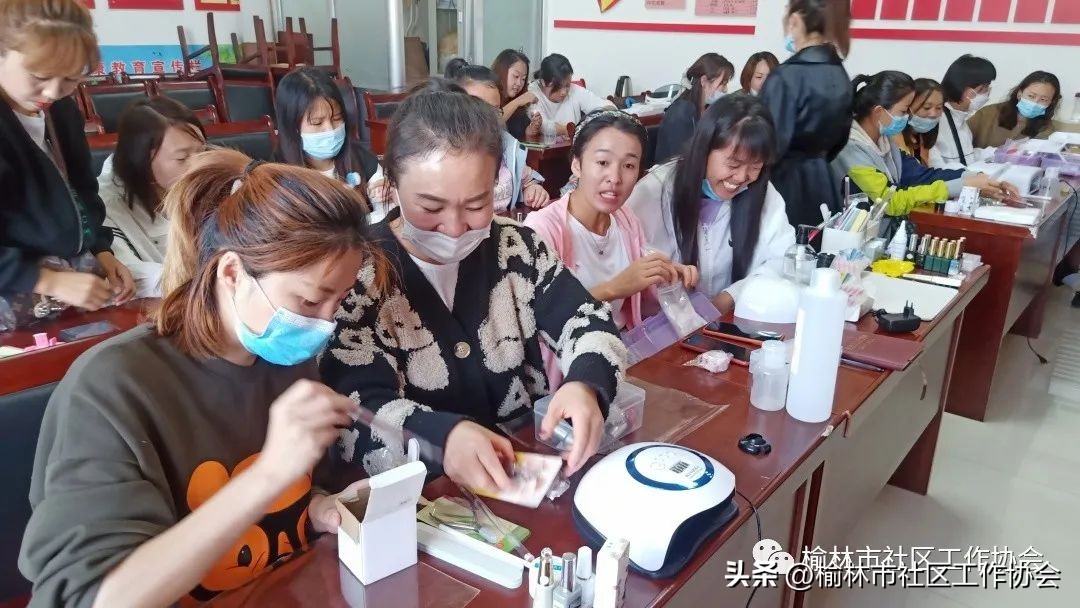 【公益项目】“公益美甲助力她力量”《美丽人生—社区妇女创业就业赋能项目》美甲技能培训正式开课！