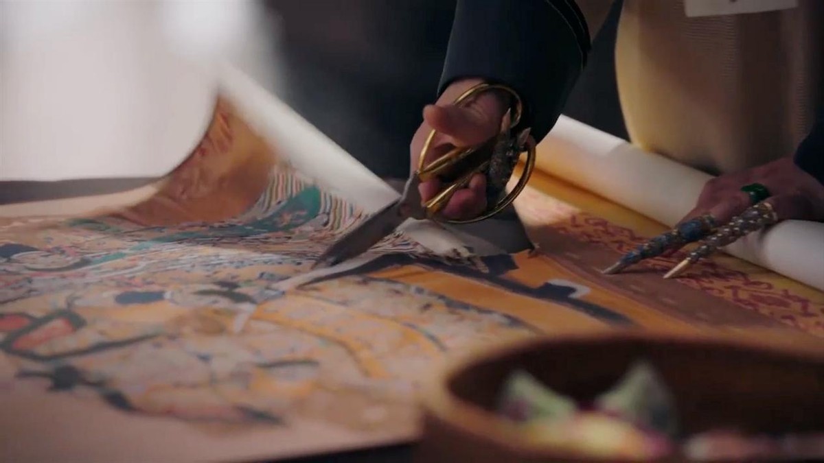 如懿剪掉她的画像焚烧,如懿死前把画剪了