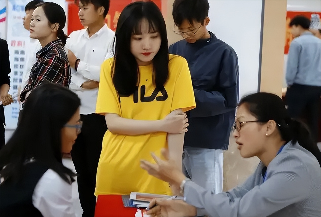 大一新生迁户口要重办身份证吗,大一新生迁户口原因