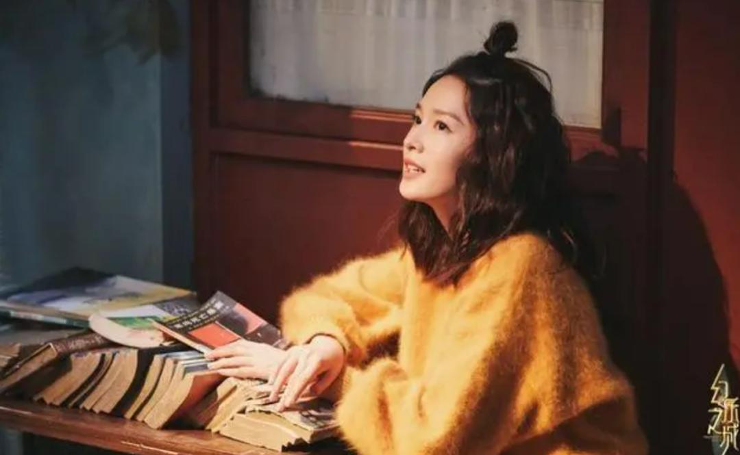 李沁氧气感绿意写真,氧气美人的肌肤