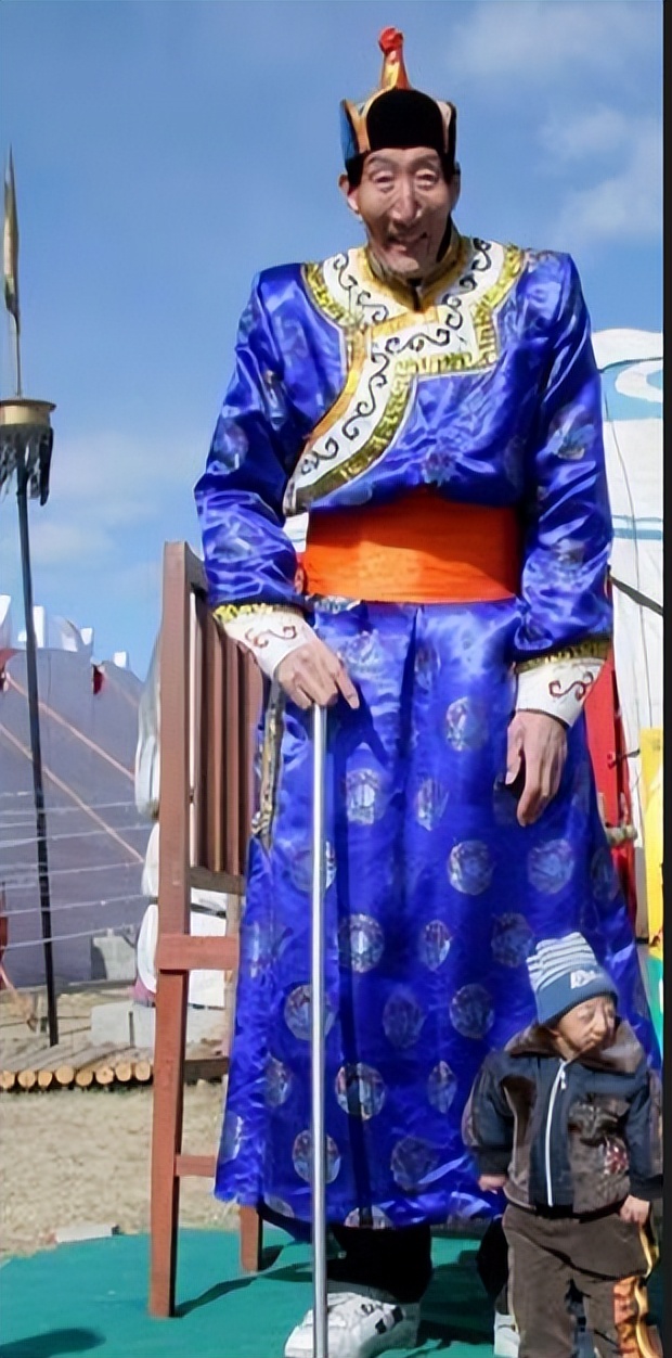 中国第一巨人鲍喜顺不听大夫劝告,中国第二巨人鲍喜顺身高