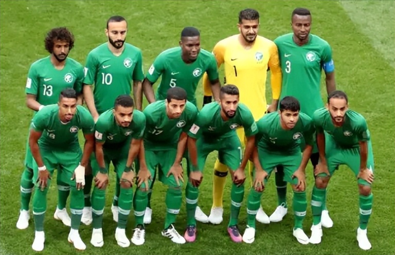 12强国足两场惨败,12强赛国足丢球集锦