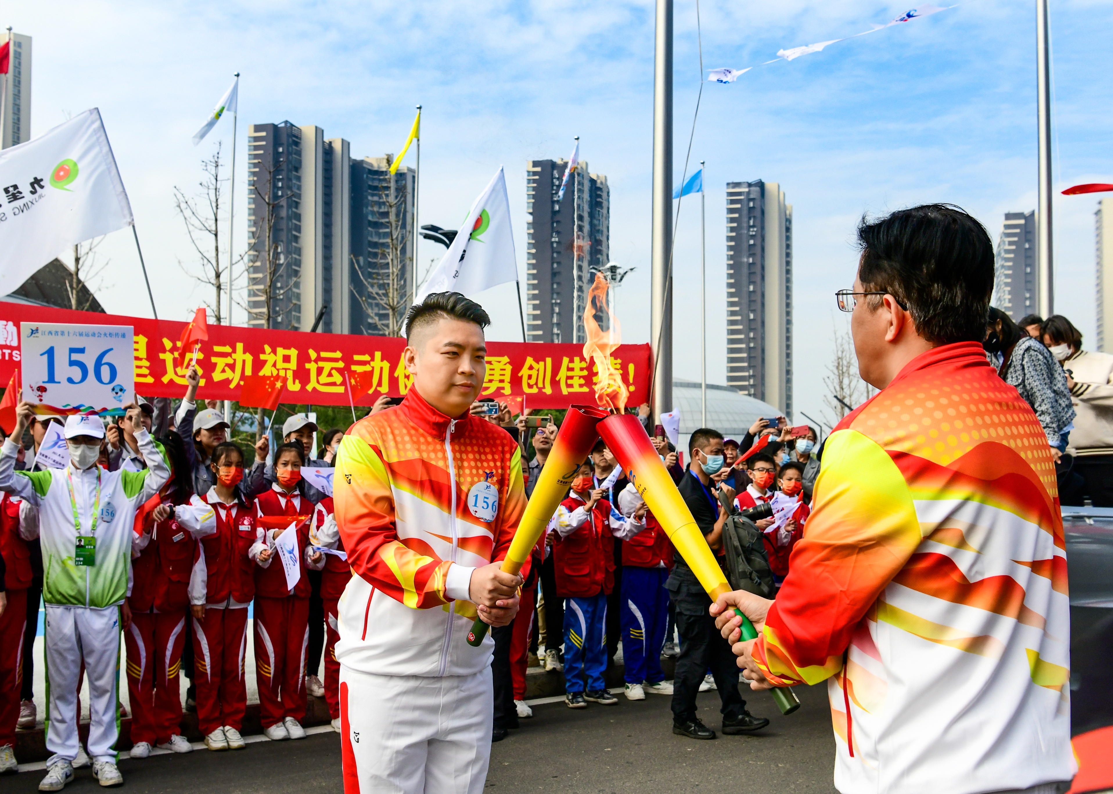 李梓睿传递火炬,省运会火炬传递李挚