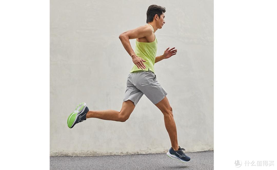 今年夏天最流行美津浓跑鞋,慢跑鞋推荐美津浓跑鞋