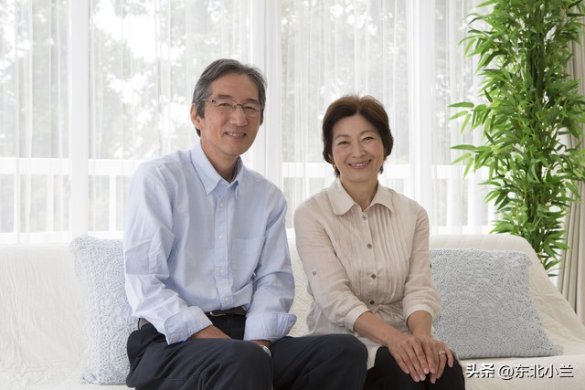 儿媳妇节假日带她娘家妈旅游,儿媳妇节假日带他娘家妈旅游