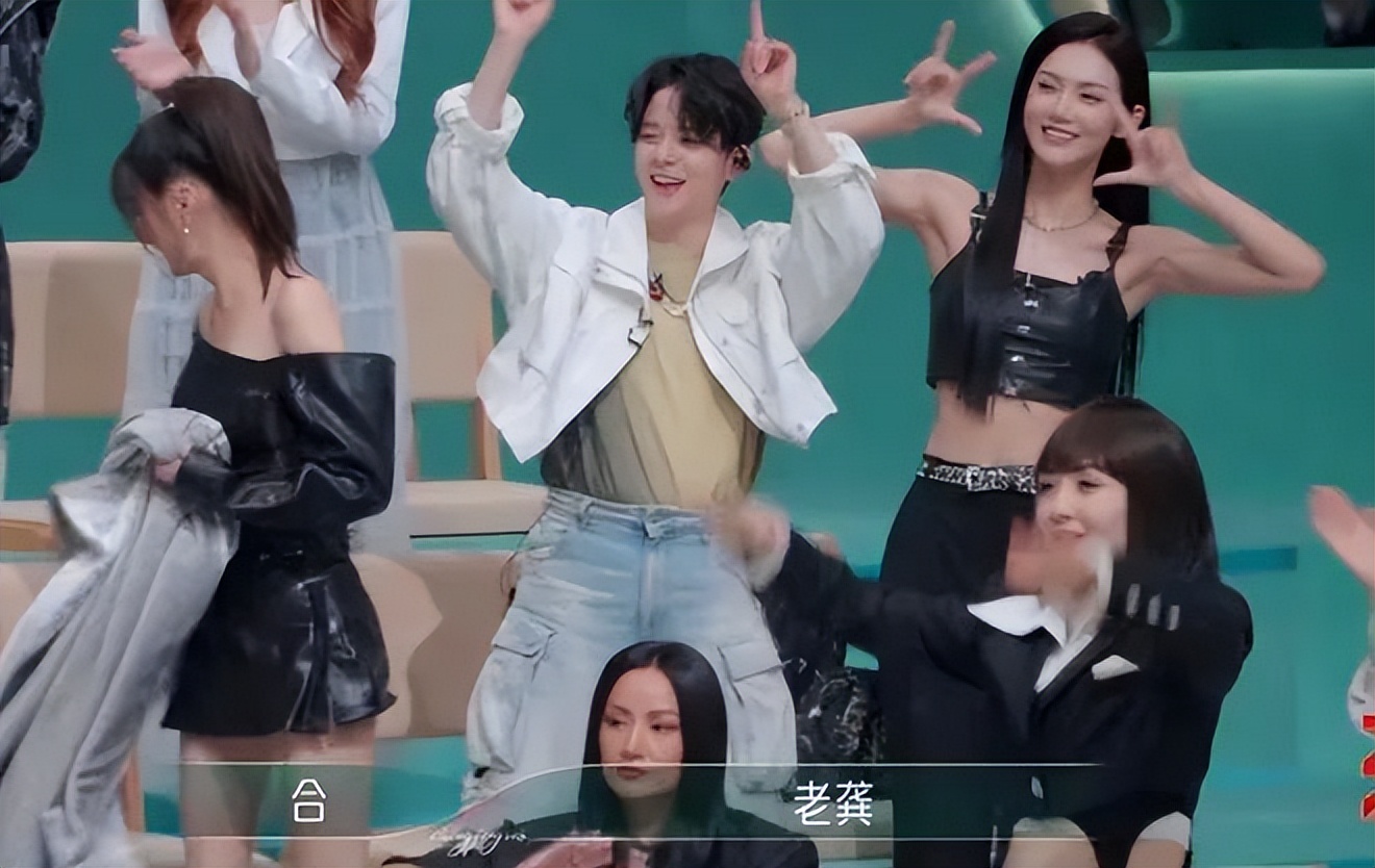 47岁龚琳娜再度爆红!13年前封神,和德国老公结婚19年始终热恋,当众亲吻5分钟也太甜了